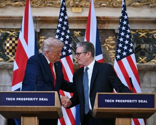 Donald Trump Turns Fire on Vladimir Putin and Praises UK in Joint Appearance with Keir Starmer