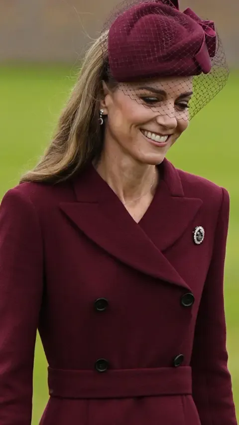 The First Lady’s Headpiece, Catherine’s Feather Brooch and Other Remarkable Looks So Far